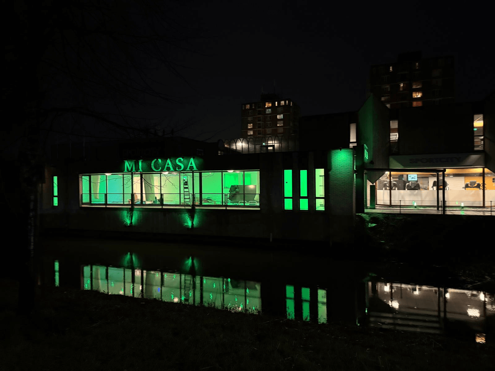 Sfeervolle verlichting in de zaal